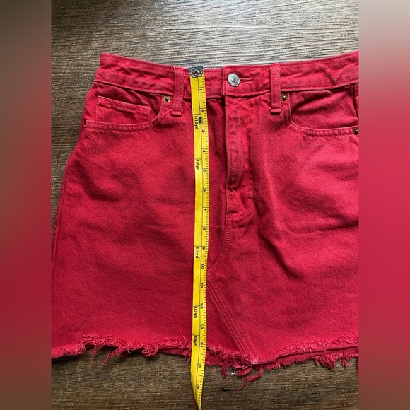 ABERCROMBIE & FITCH red denim distressed mini skirt sz 2 Zoe natural rise casual - Picture 4 of 9